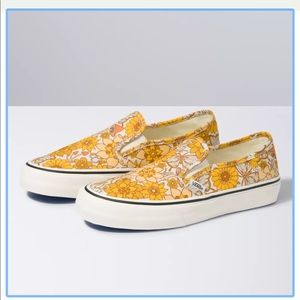 Vans. The Trippy Floral Slip-On SF. Size 5. Like New Condition.